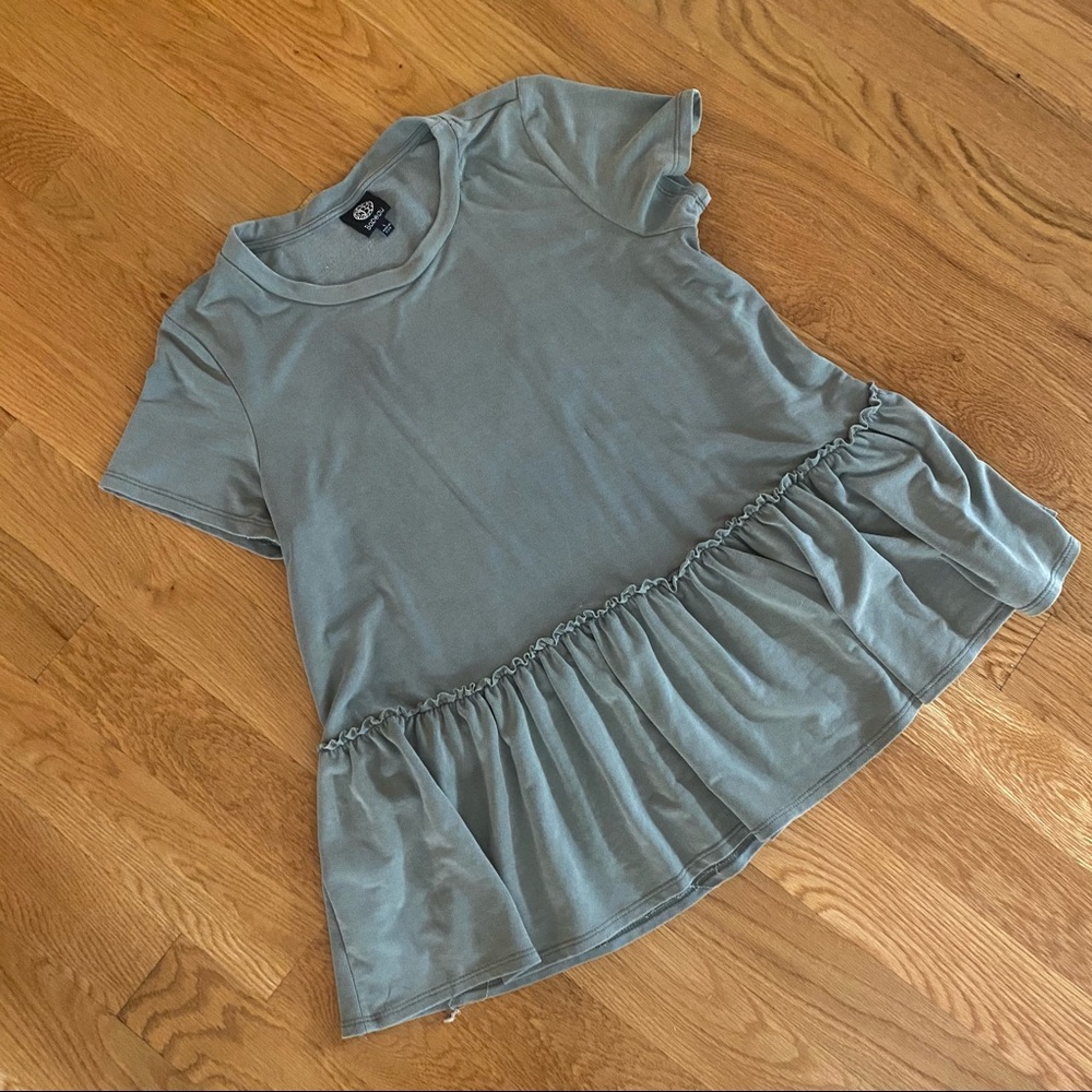 Bobeau Ruffle Hem Tee